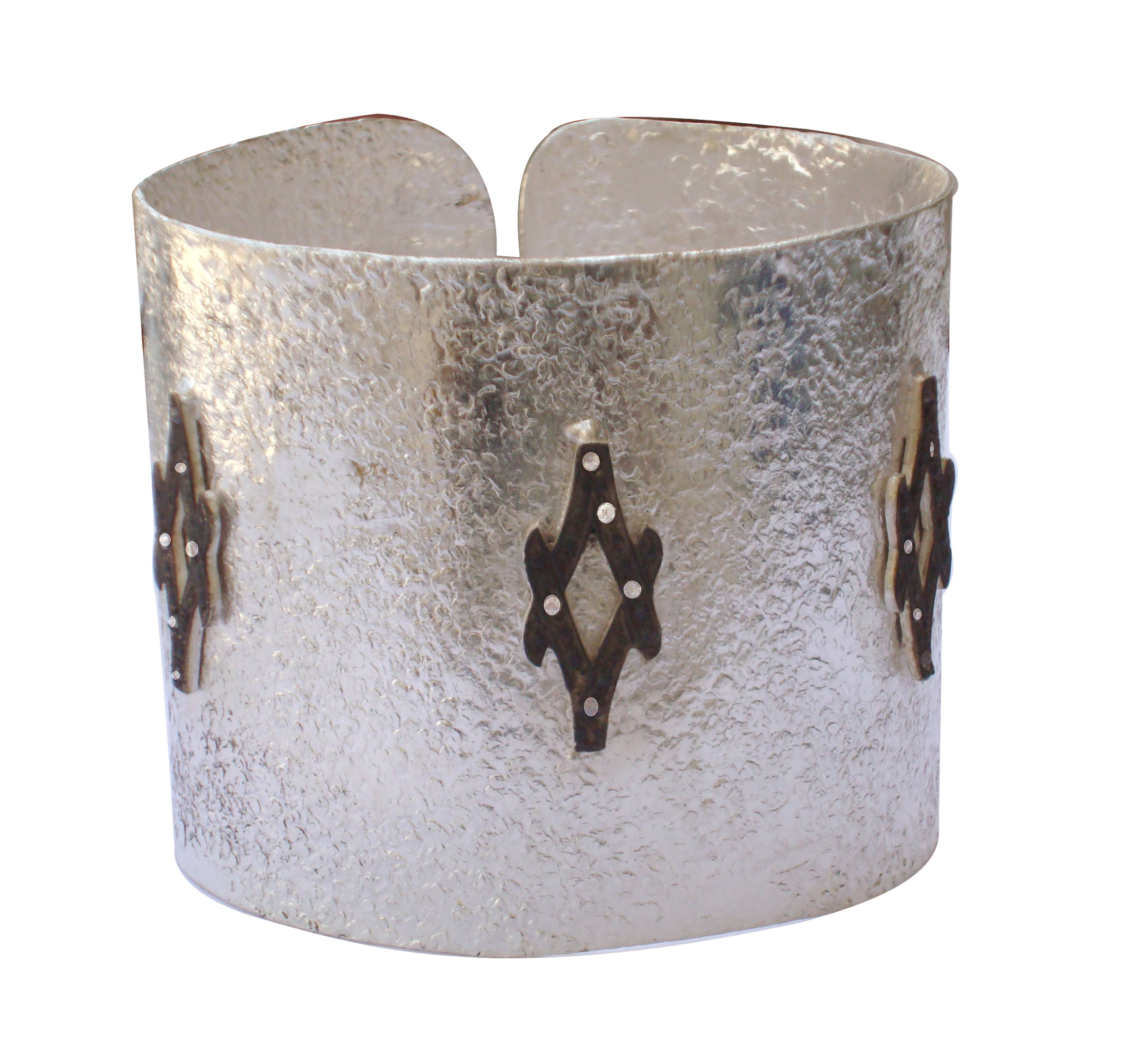 925 SILVER PLATTED HAMMER FINISH BRACELET CUFF WITH CUBIC ZIRCON STONES JEWELRY BG-130
